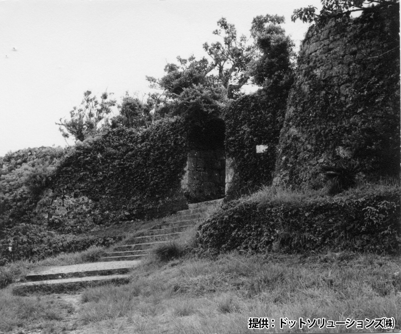 94 中城城跡　二の郭のアーチ門